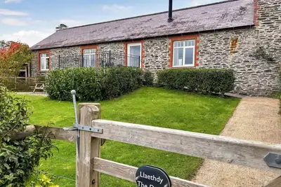 Image de 2 chambres à coucher à Boncath