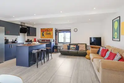 Image de 4 chambres à coucher à Gloucester