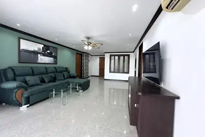 Image de Condo spacieux de 2 chambres - 3 balcons et vue sur la verdure