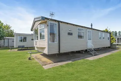 Image de Silver Caravan with parking