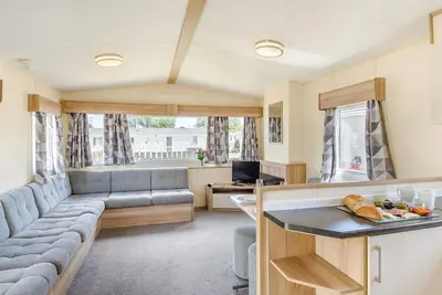 Gold 2 Bedroom Caravan, Sleeps 6