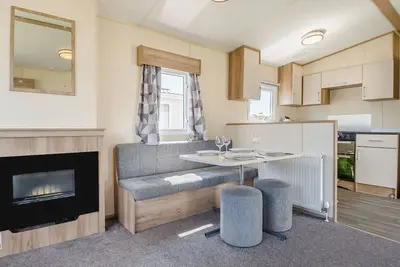 Gold Caravan with parking & ensuite