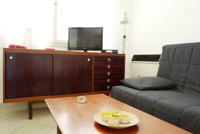 Image de Villa confortable avec un grand jardin privé