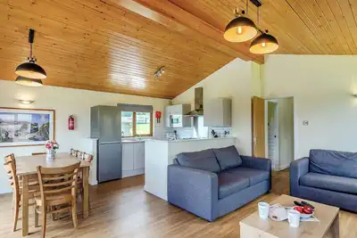 Deluxe Lodge with parking & ensuite