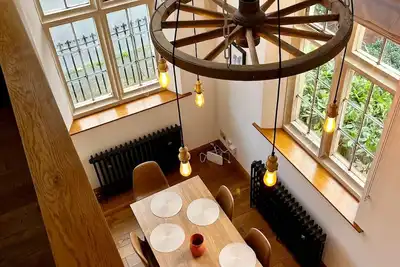 Image de Beautiful Old School House in Cheltenham town centre.