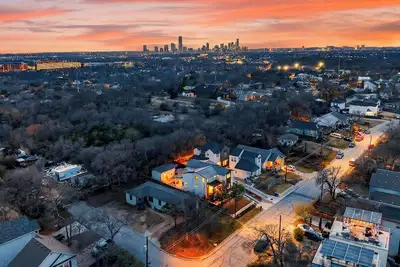 Image de Modern East Austin Retrest + Movie Room + Outdoor Kitchen + Near Downtown