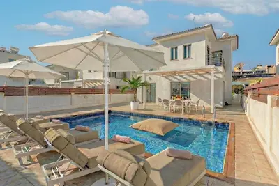 Image de 4 bedroom villa by Fig tree bay beach