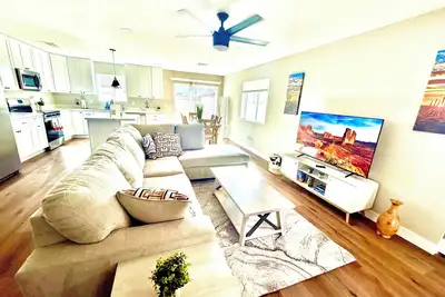 Image de New 2025 Modern Home, Ice-Cold A/C, 8 Min to Sky Harbor, Sleeps 6