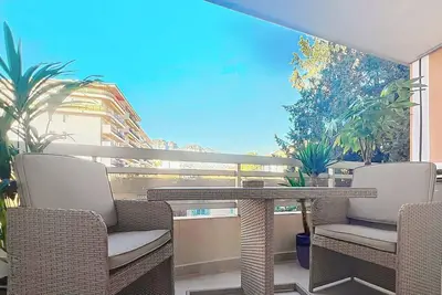 Image de Appartement Rénové avec Terrasse et Parking à Menton