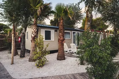 Image de Mobil home 26m² pour 6 pers avec jacuzzi et terrasse
