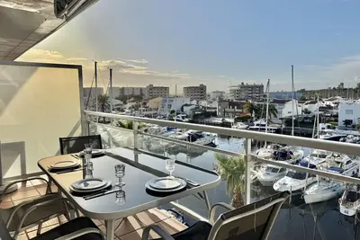 Image de Appartement avec piscine à Santa Margarita, Roses - 2 chambres, terrasse et parking privé