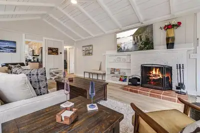 Image de 4000 Light Above the Sea - Near Downtown Carmel