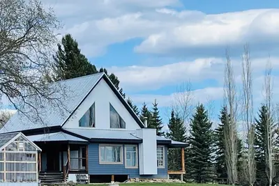 Image de Mountain View Acreage near Sylvan Lake | Huge Lit Patio, Bbq Bar & Horses!