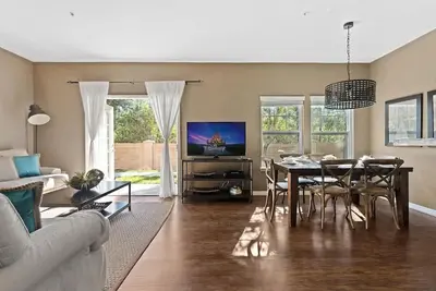 Image de 4br Family Townhome — 15min to Disney