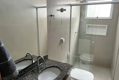 Image de Apartment in the city center with air conditioning, ensuite bathroom, and fully equipped kitchen.