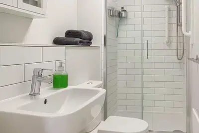 Image de Modern Bedford Home | Sleeps 4 | Parking | Close to Town