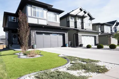 Image de Sleek Design, Prime Location, Effortless Stay.