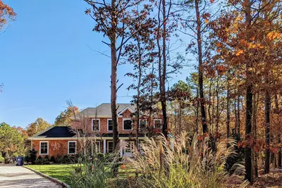 Image de Private 5br Hamptons Retreat on 3 Acres w/ Heated Saltwater Pool