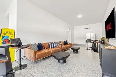 Image de Generous 4br Home w/ Hot Tub & Game room