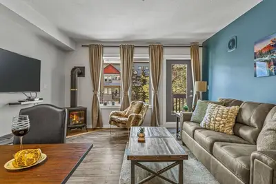 Image de Mountain Retreat:Modern 2br with Views & Pool Near Dt