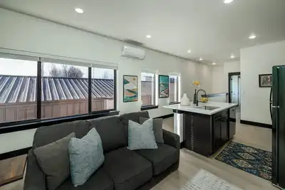 Image de New! Modern 2br/2ba at Summit Flats | Easy Access to Town & Outdoors!