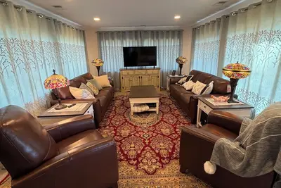 Image de Cozy Beach Retreat - 3 bedrooms with 3 queen size beds. Sleeps 6