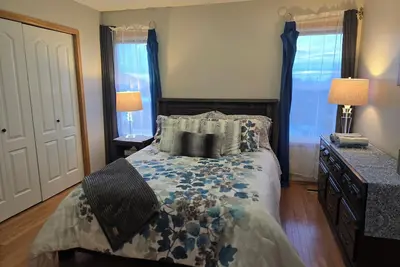 Image de Pet friendly 2 bedroom and full bathroom with soaker tub close to Westerner.