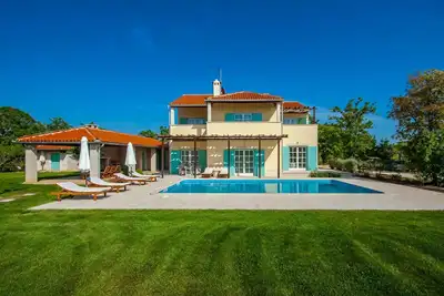 Villa avec piscine et climatisation