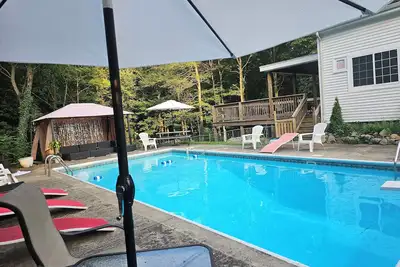 Image de Relaxing Home in Avon with Pool, Huge Yard, Private Deck and Amazing Amenities