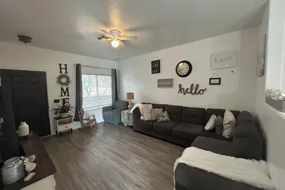 Image de Beautifully updated 3bedroom, 2. 5bathroom home in a quiet Surprise neighborhood