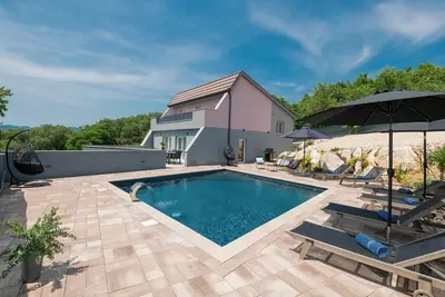 Image de Villa I&N w/saltwater pool and hot tub