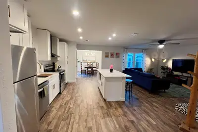 Image de 5-Star Stay-Large Remodeled & Modern 4br Near Unt/Twu-Sleeps 10