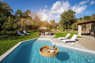 Image de Marvelous pet-friendly Villa with private pool, Wi-Fi, just steps from the sea.