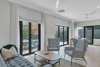 Image de Parkside Haven - 4br/2. 5Bath + Ev Charger