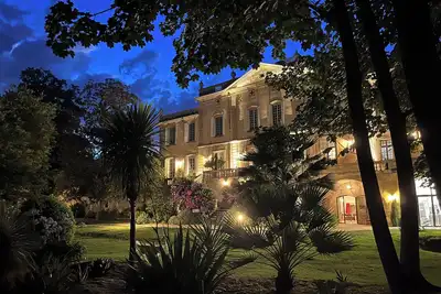 Image de Château de Collias – 14 Chambres • 3 Salons •Piscine • Parc • Uzès-Pont du Gard