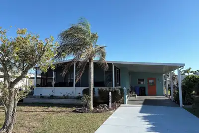 Image de Adorable 2-bedroom manufactured home with amenities in beautiful Venice, Florida