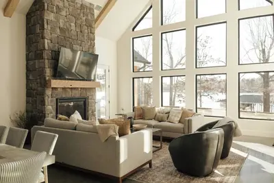 Image de New Lakehouse | Hot Tub, Boathouse, Amazing Patio!