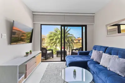 Image de Stylish Gold Coast Condo | Sunrise by Bocobay