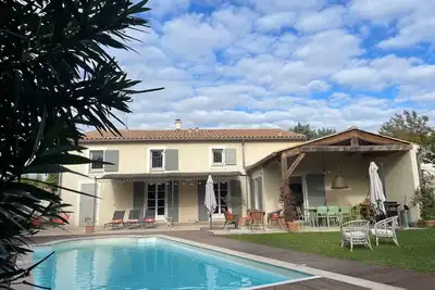 Image de charmante maison au coeur du village de Fontvieille en Provence