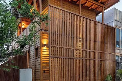 Image de Eco‑Chic Wood 3br Casa with Pool & Rooftop views