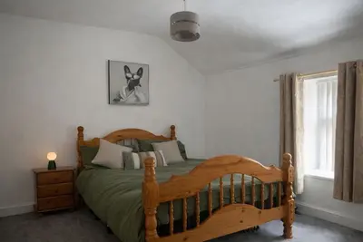 Image de Chestnut lodge-escape to the woodland near the city!