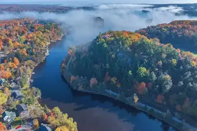 Image de Charming Riverside Retreat in the Heart of Huntsville