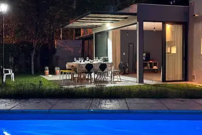 Image de La Sofía: Impeccable pet-friendly chalet in The center of Chacras (top location)