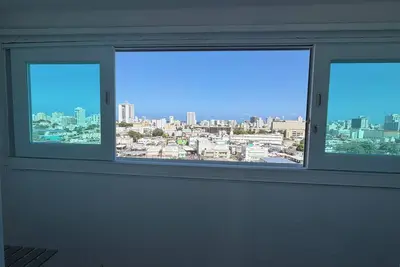 Image de Spacious & Secure 3br with Parking NearDining & Nightlife.