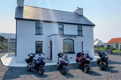 Image de Lovely 2-bedroom lakeside apartment in Achill perfect for a relaxing getaway