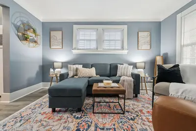Image de Historic yet updated 2br home- Downtown Rossford!