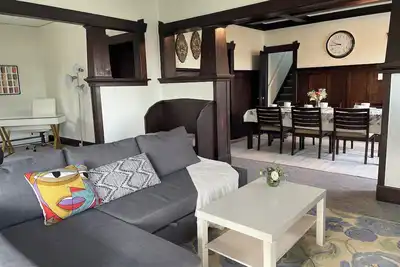 Image de 3br 2ba Remodeled Craftsman in Wallingford with Mt. Rainier view and Green Lake,