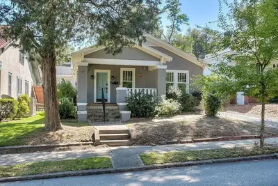 Image de Cozy 2 bedroom house in the charming Summerville neighborhood