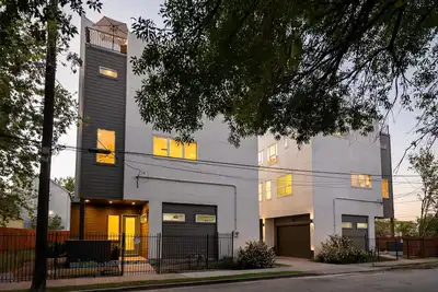 Image de Sleeps 20! Luxury Twin Homes Near Dtown & Nrg Htx