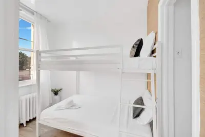 Image de Comfortable 4br • Free Street Parking • Easy Access to Nyc • Great for Families